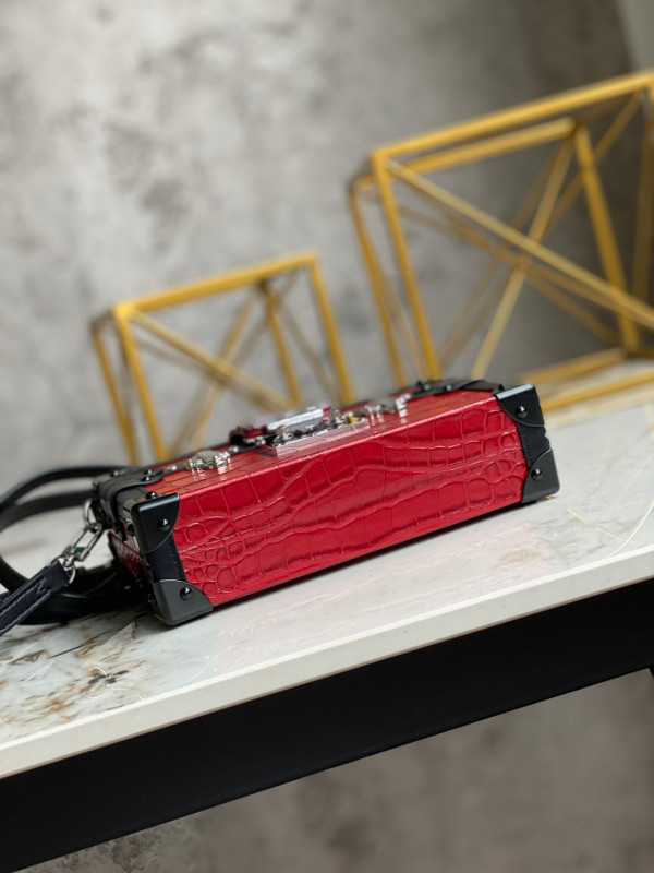 l**is V*t*n petite malle