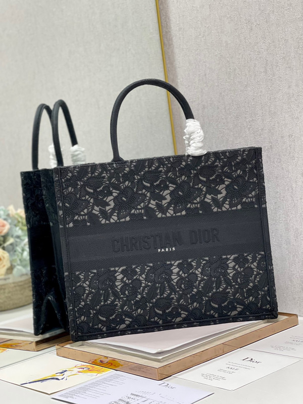 large D*or book tote