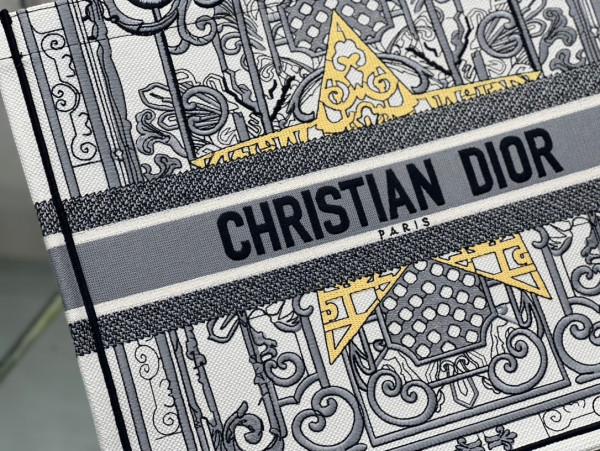 large D*or book tote