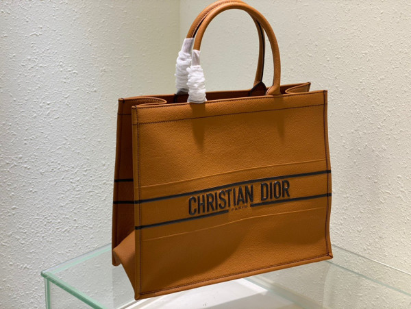 large D*or book tote