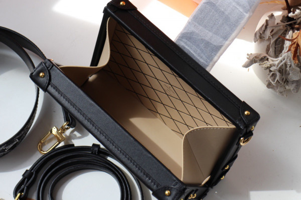 l**is V*t*n since 1854 petite malle