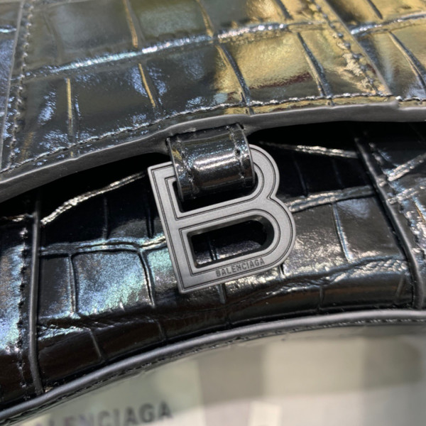 Ba*len*cia*ga hourglass