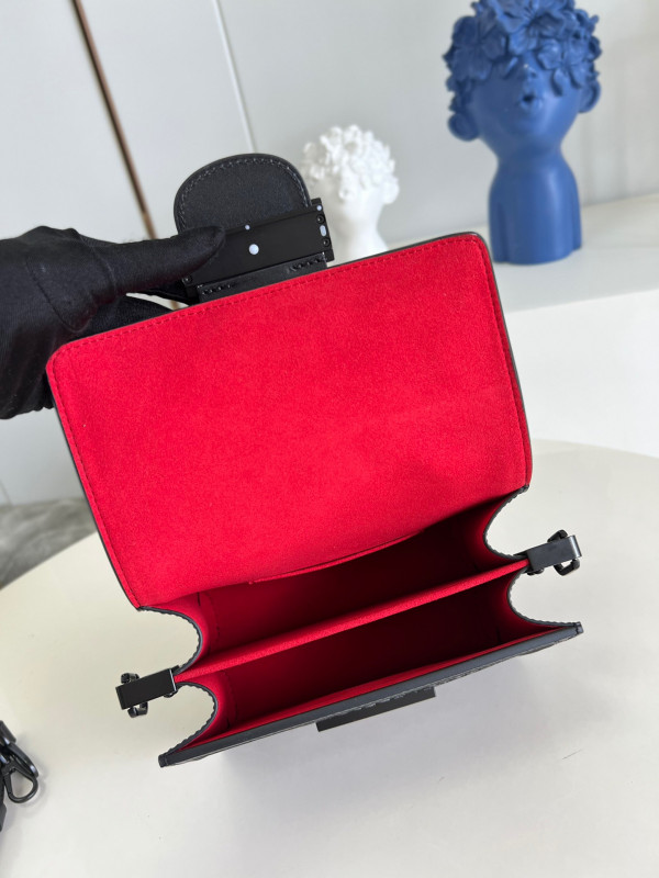 l**is V*t*n dauphine mini