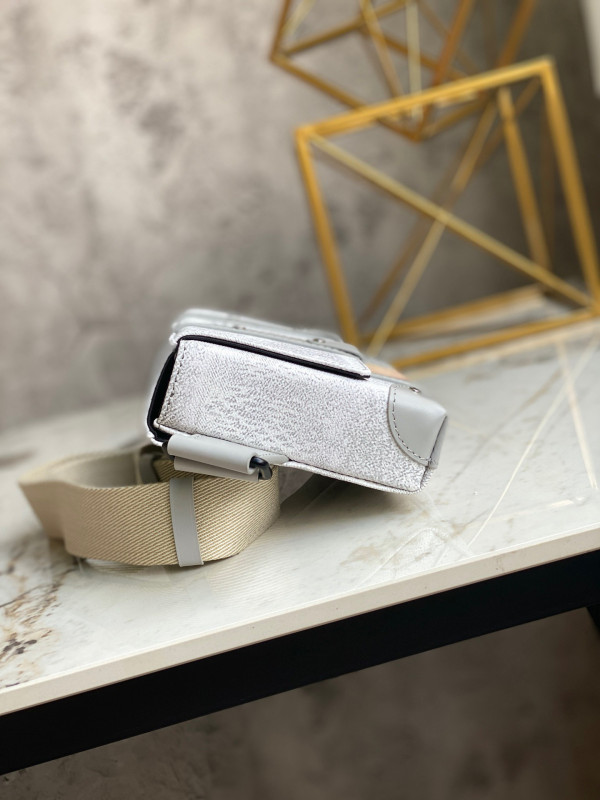 l**is V*t*n trunk slingbag