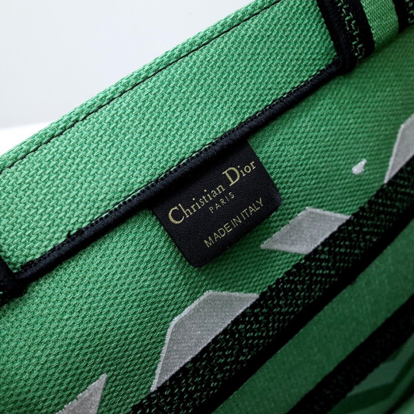 medium D*or book tote