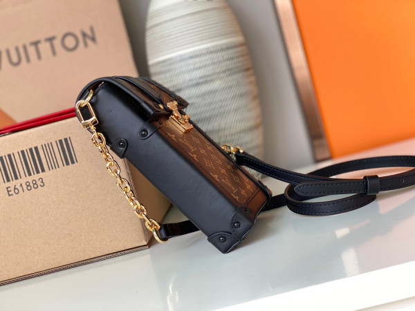 l**is V*t*n vertical trunk pochette