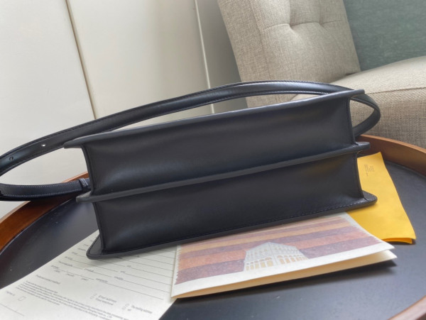 F**di peekaboo iseeu east-west