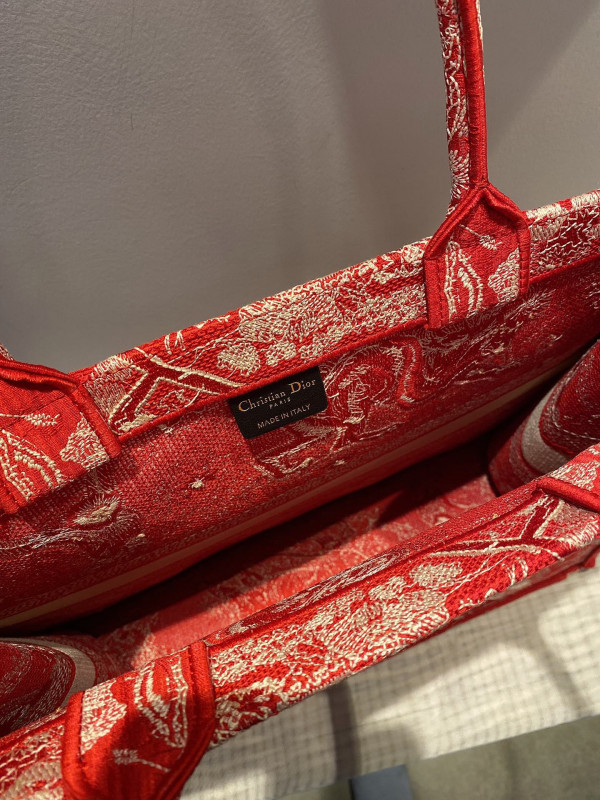 large D*or book tote