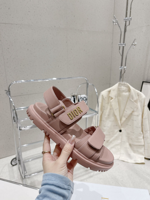 D*oract sandal