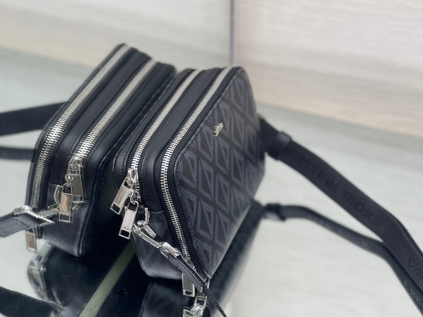 D*or messenger pouch