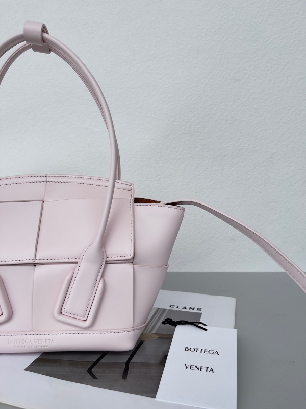 Bo*te*ga ve*ne*ta arco