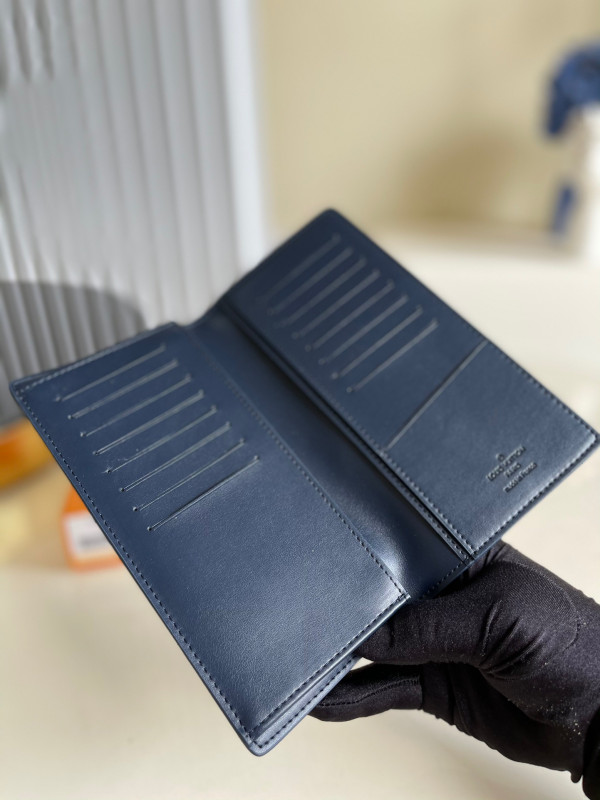 l**is V*t*n brazza wallet