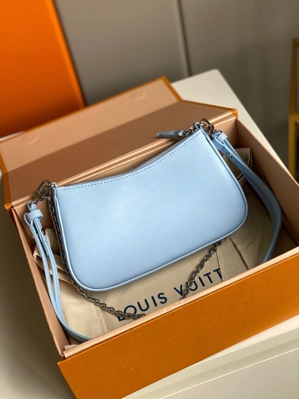 l**is V*t*n easy pouch on strap