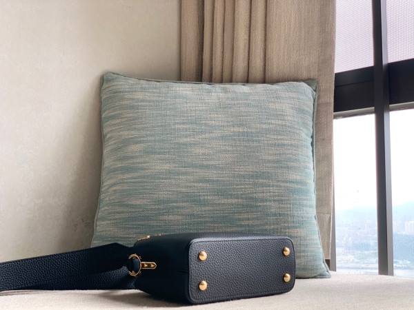 l**is V*t*n capucines mini