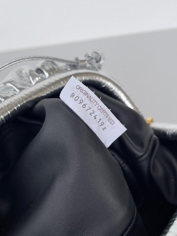 Bo*te*ga ve*ne*ta mini pouch