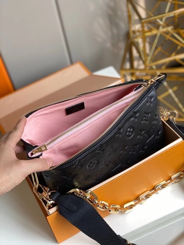 l**is V*t*n coussin pm