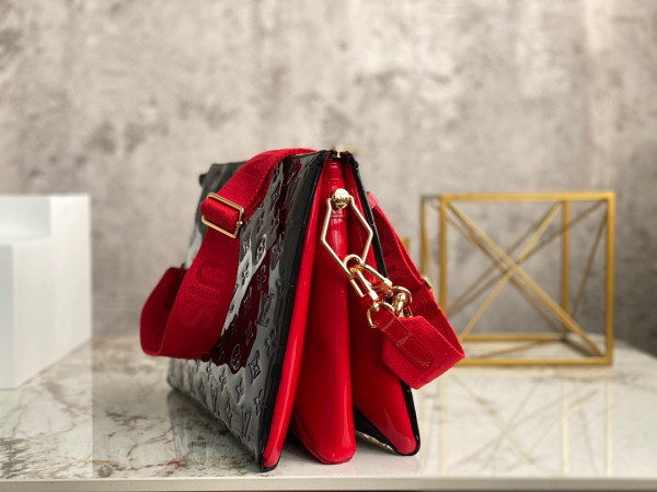 l**is V*t*n coussin mm