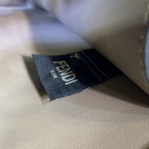 F**di peekaboo iseeu small-27x21x11cm