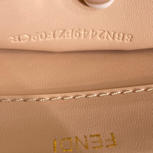 F**di peekaboo iseeu small-27x21x11cm