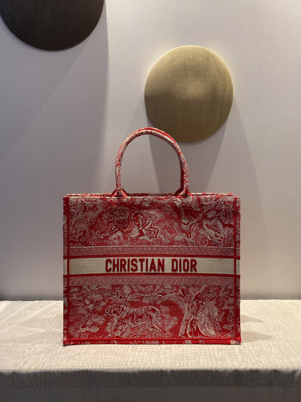 large D*or book tote