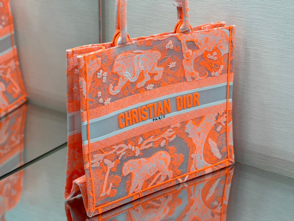 large D*or book tote