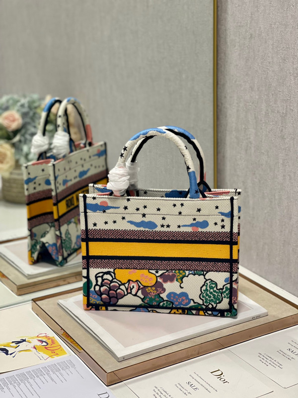 small D*or book tote