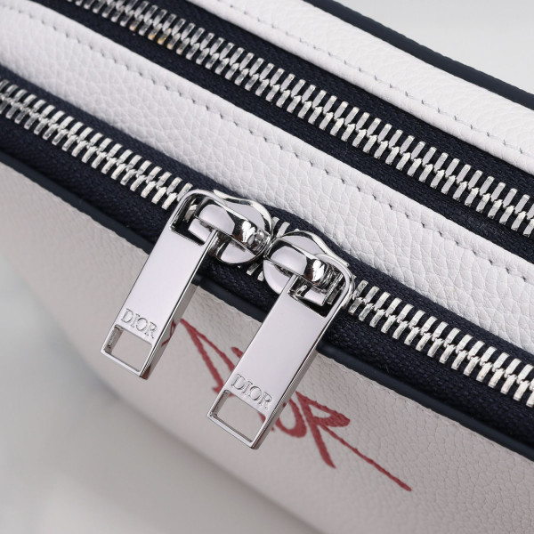 D*or and shawn messenger pouch