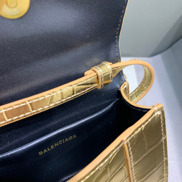 Ba*len*cia*ga hourglass