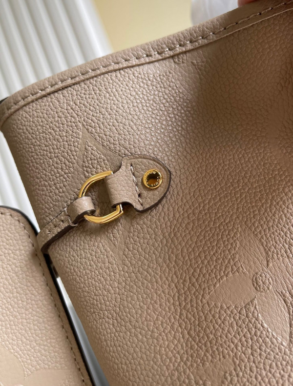 l**is V*t*n neverfull mm