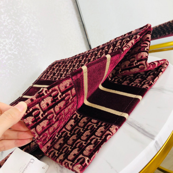 large D*or book tote