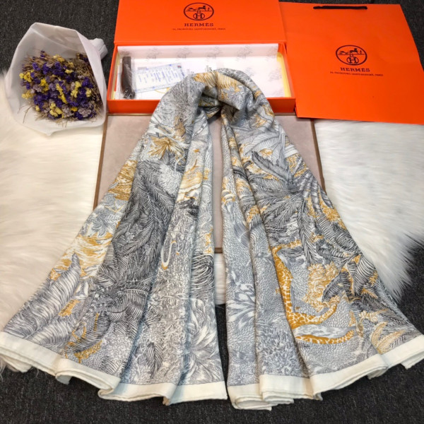 H**mes scarf