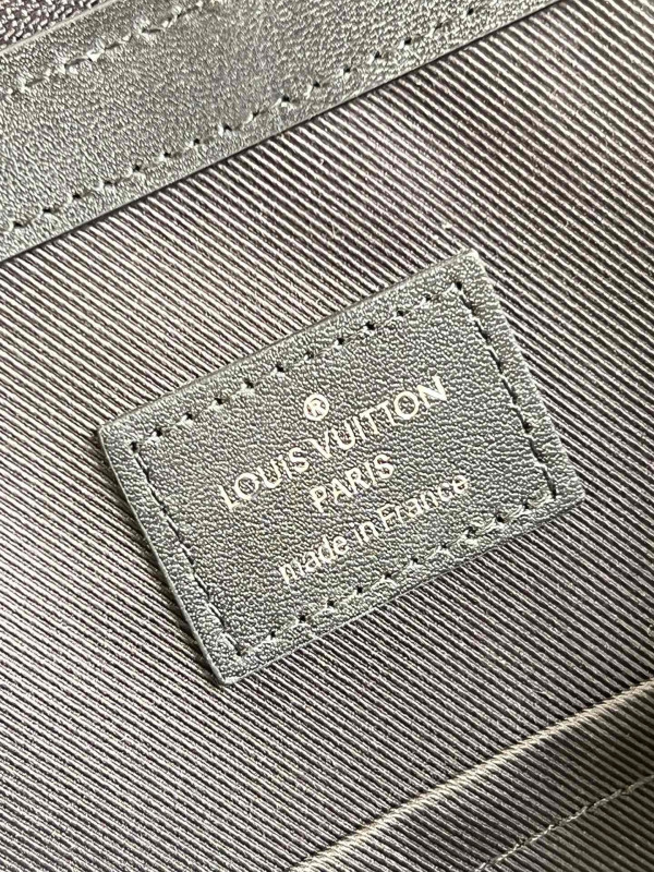 l**is V*t*n sac plat cross