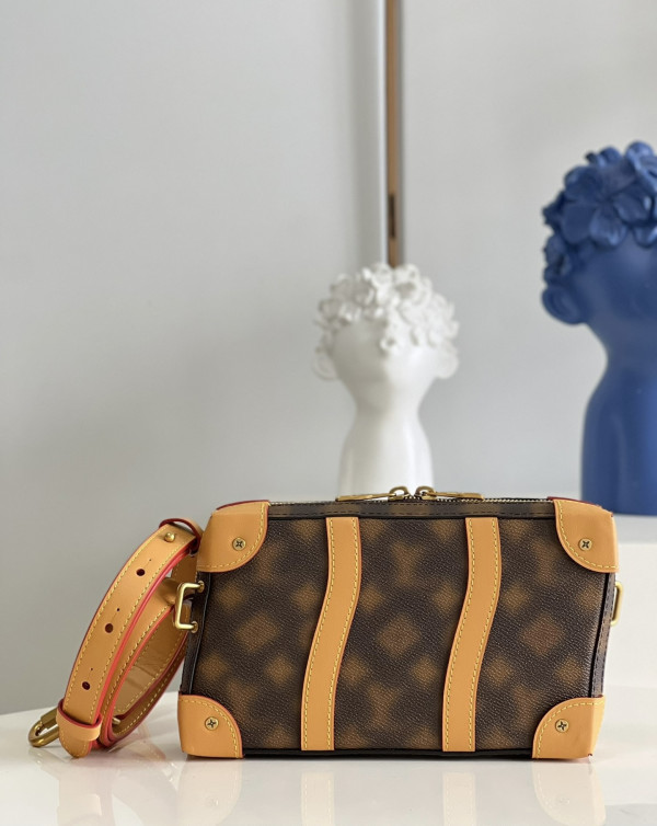 l**is V*t*n soft trunk