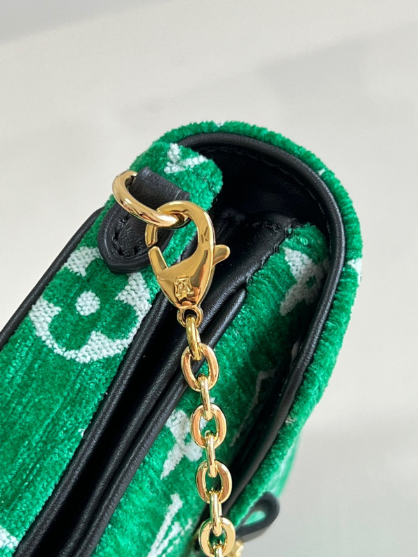 l**is V*t*n micro metis