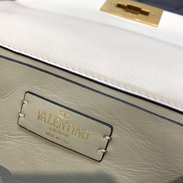 VALENTINO ONLINE EXCLUSIVE SMALL ROMAN STUD THE SHOULDER BAG WITH CHAIN