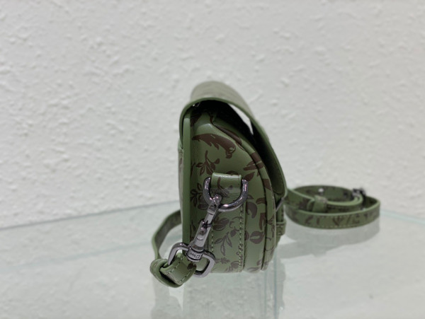 D*or bobby east-west bag