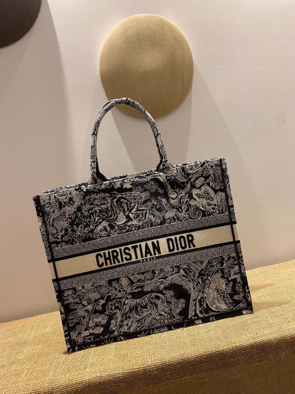 large D*or book tote