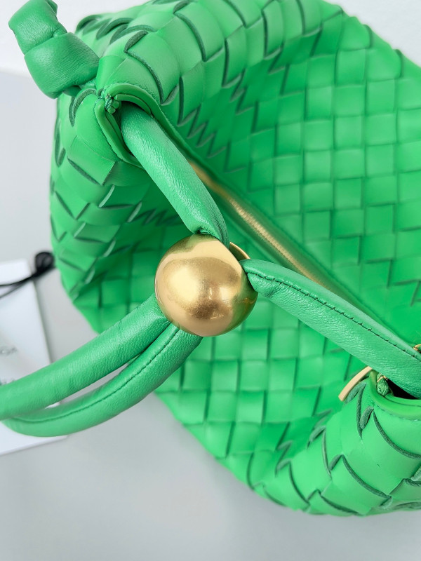 Bo*te*ga ve*ne*ta turn