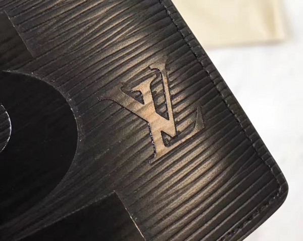 l**is v*t*n S*p*e wallet