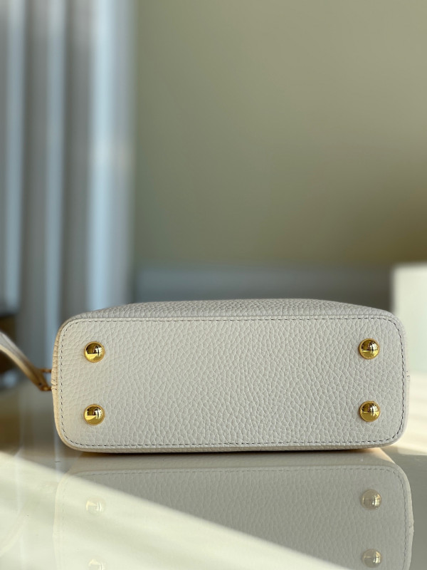 l**is V*t*n capucines mini