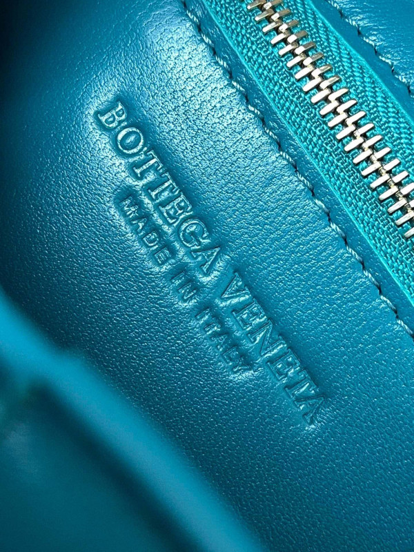 Bo*te*ga ve*ne*ta cassette