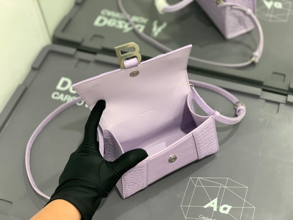 Ba*len*cia*ga hourglass