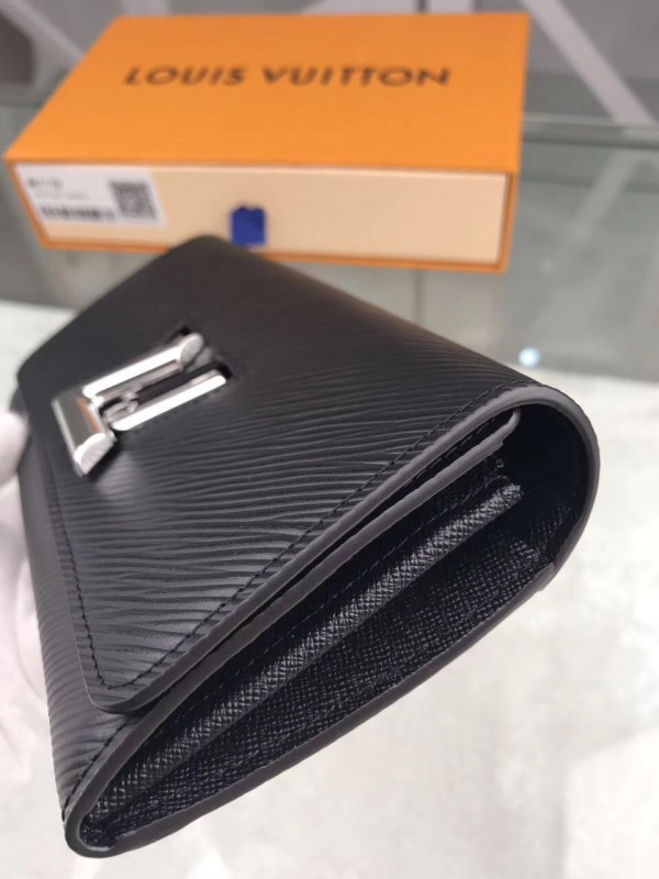 l**is V*t*n twist wallet