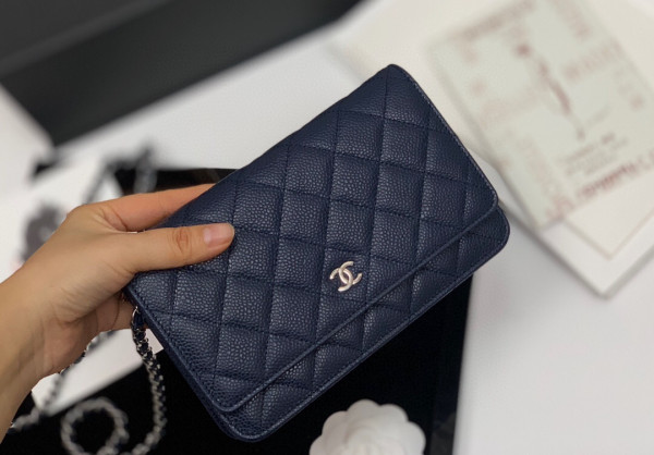 CL CHAIN WALLET CAVIAR WITH SILVER HARDWARE