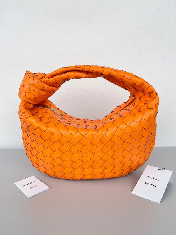 Bo*te*ga ve*ne*ta teen jodie