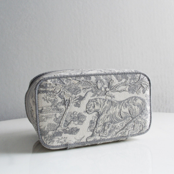 D*or vanity case-24-17-13.5cm