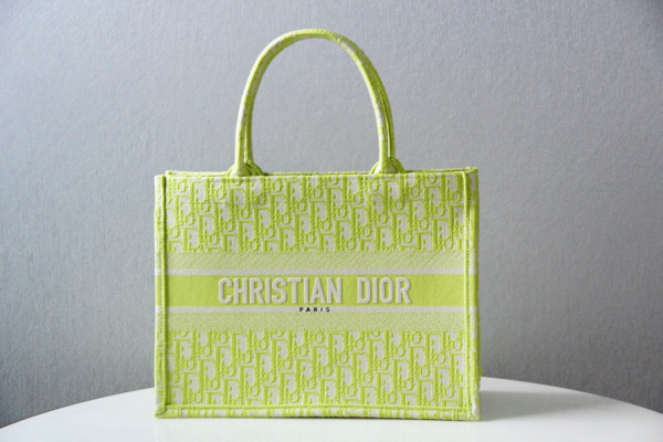 medium D*or book tote