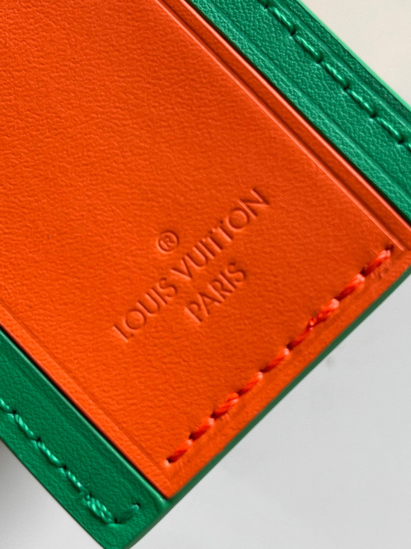 l**is V*t*n cruiser messenger