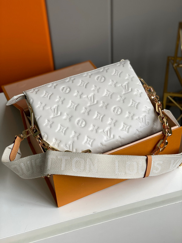 l**is V*t*n coussin pm