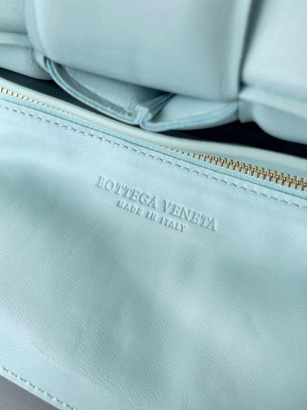 Bo*te*ga ve*ne*ta the chain cassette